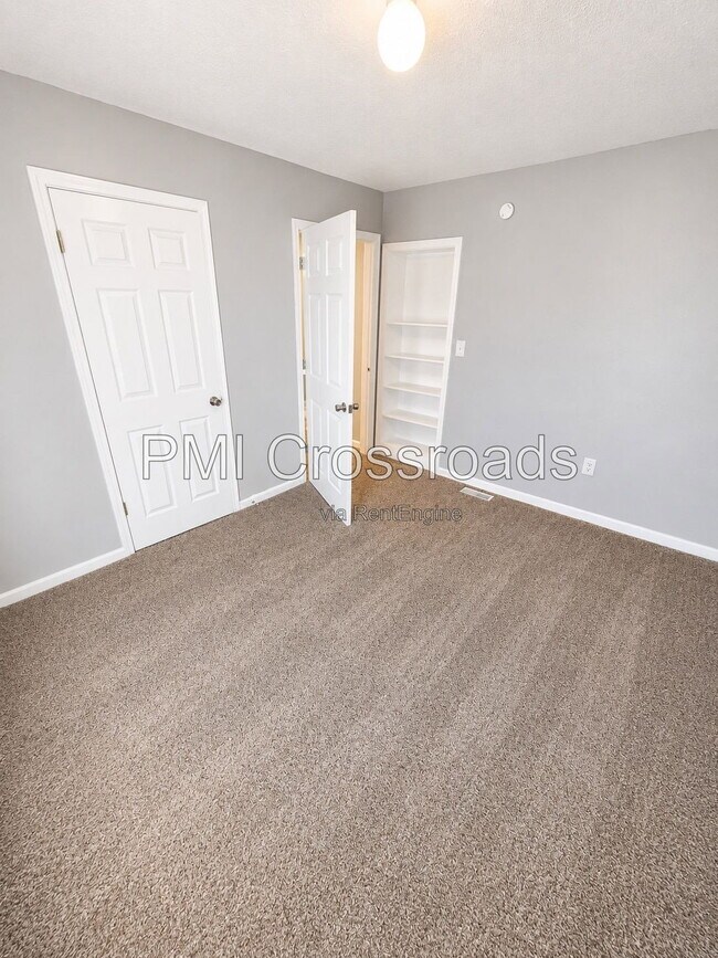 Building Photo - 153 S Cypress Ave