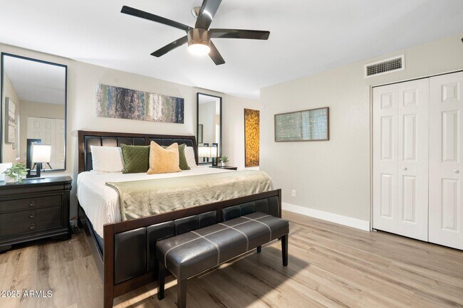 Building Photo - 8570 E Indian School Rd