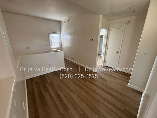 Building Photo - 1415 E Lester St