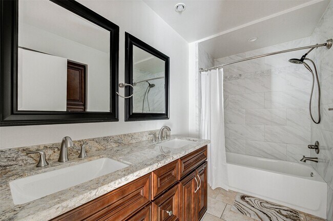 Building Photo - 201 Vanderpool Ln