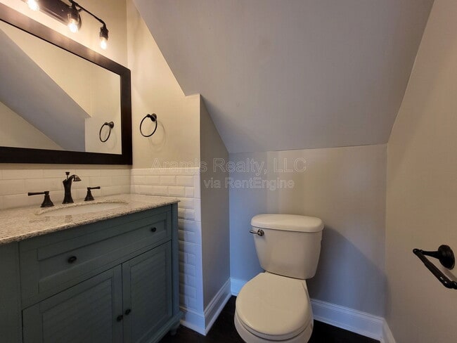 Building Photo - 3239 Osborne Rd NE