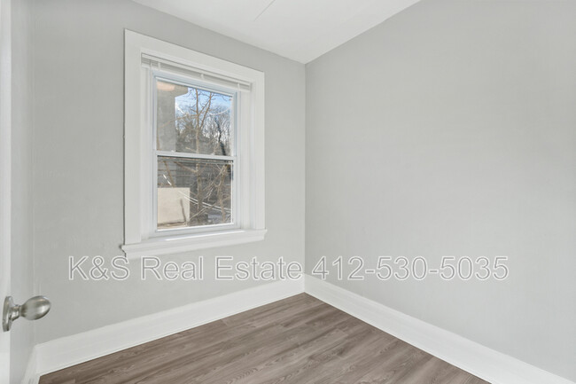 Building Photo - 1316-1318 Woods Run Avenue - 1318 Woods Ru...