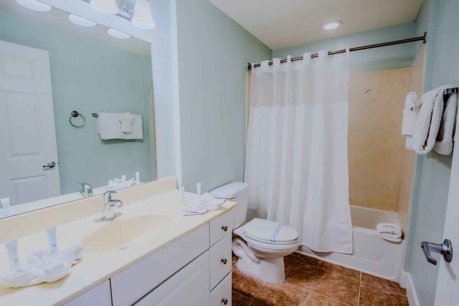 Building Photo - 16819 Front Beach Rd