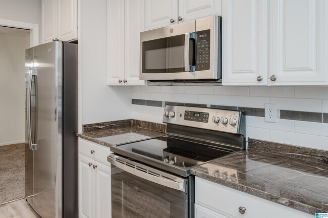 Building Photo - 1440 Hickory Ln