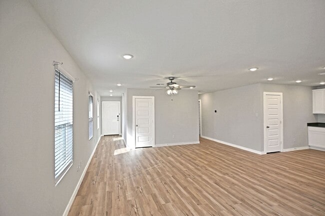 Building Photo - 2561 Solon Ln