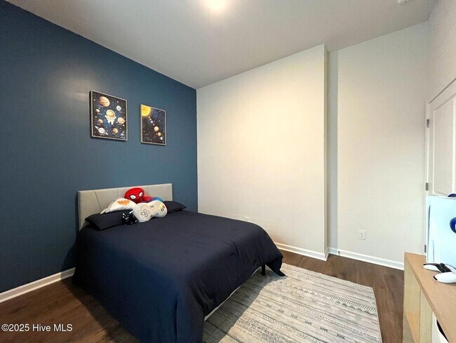 Building Photo - 742 Carnegie court