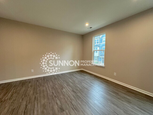 Building Photo - 3 Bedroom Townhome in Mountain Island