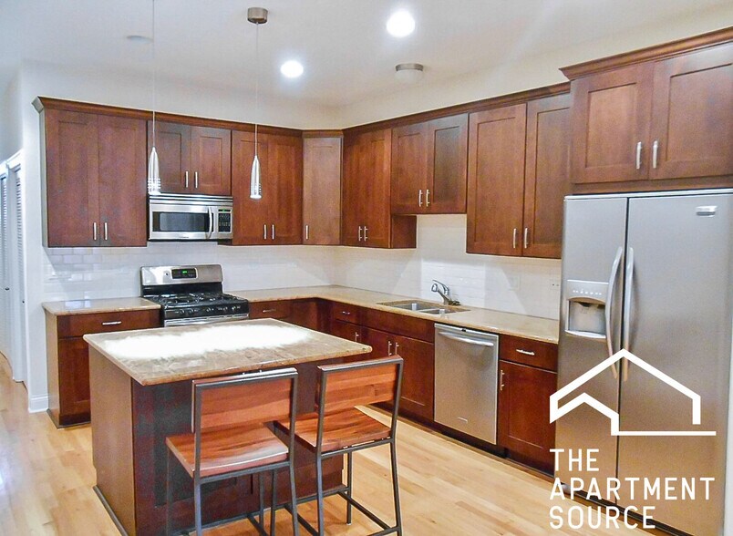 Primary Photo - 1401 W Altgeld St
