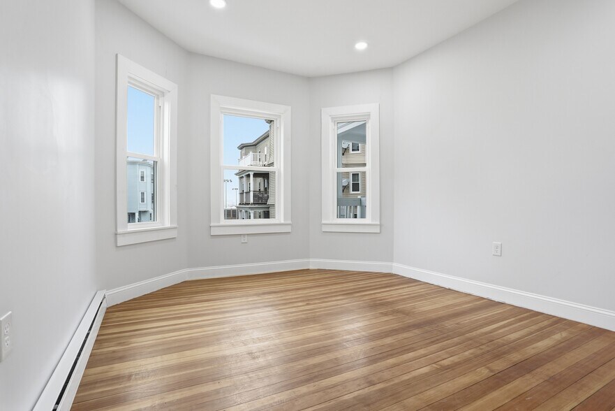 Building Photo - 53 Woodford St