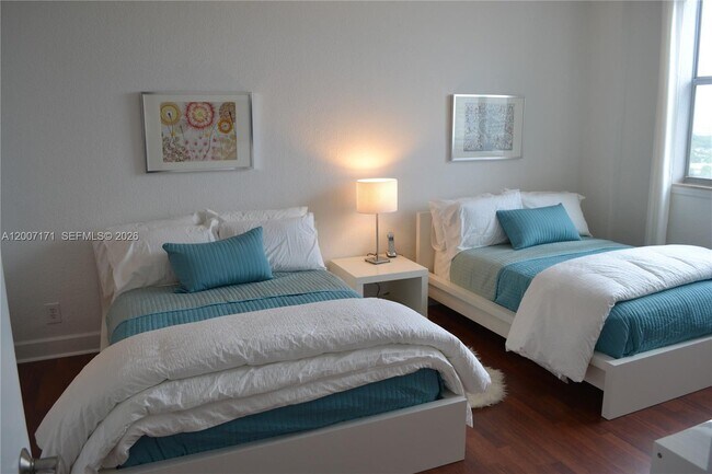 Building Photo - 401 69th St