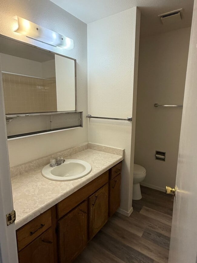 Building Photo - 459 Topaz Dr