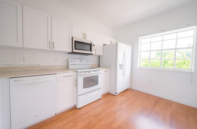 Building Photo - 5670 NW 116th Ave