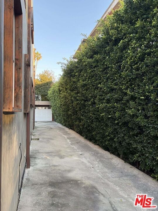 Building Photo - 832 N Las Palmas Ave