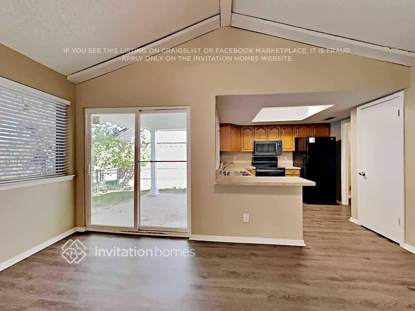 Building Photo - 705 Via Avenida