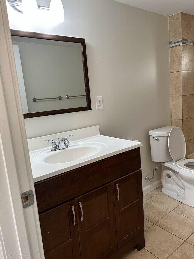 Building Photo - 15931 Deering St