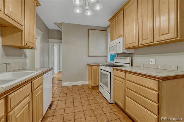 Building Photo - 468 Corona St