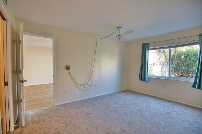 Building Photo - Annual Unfurnished 2 Bedroom 2 Bathroom Fi...