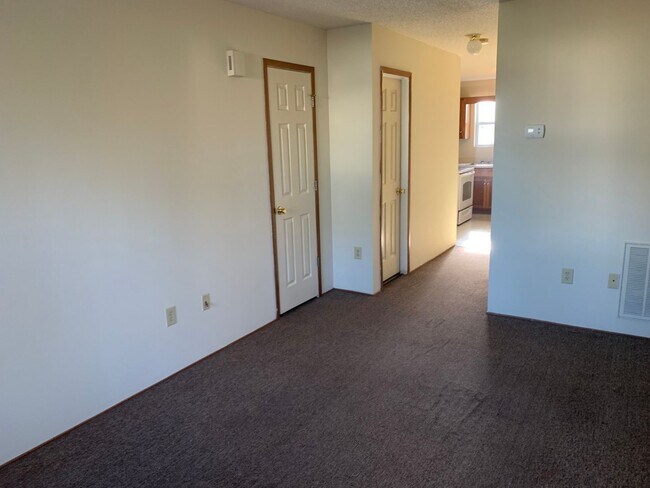 Building Photo - Alluring Homestead