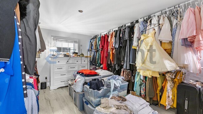 Building Photo - Unit N/A
