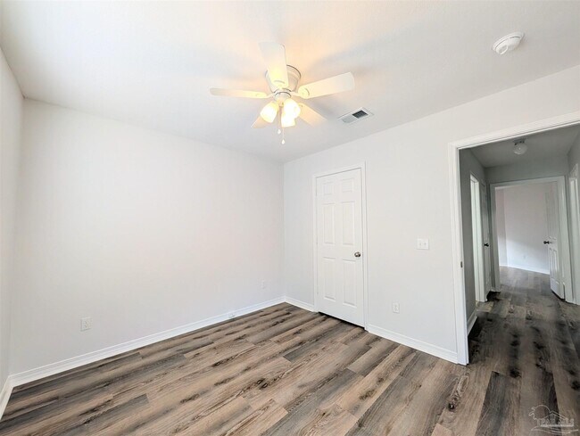 Building Photo - 28 Easton St