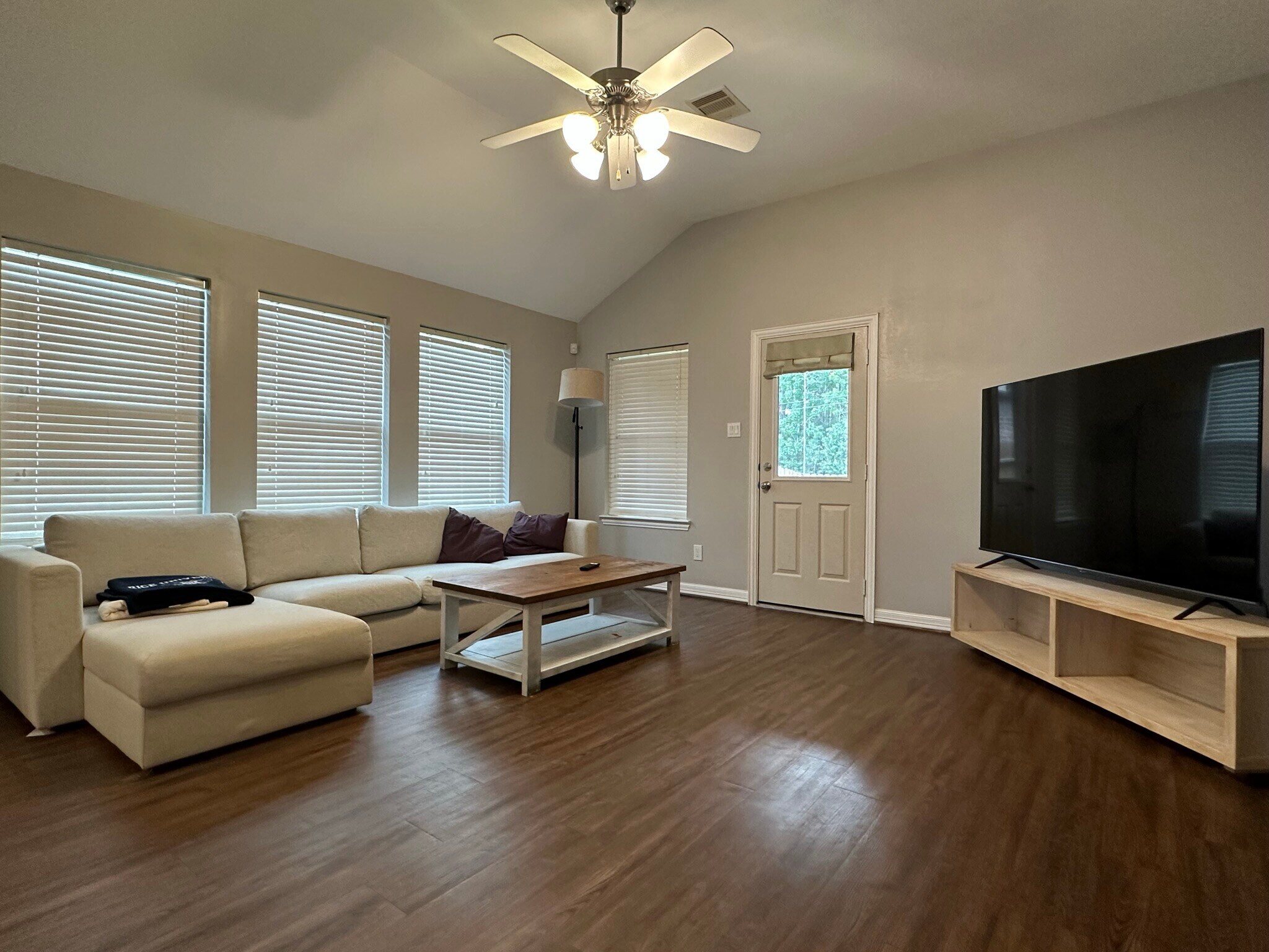 Building Photo - 419 Oak Chase Dr