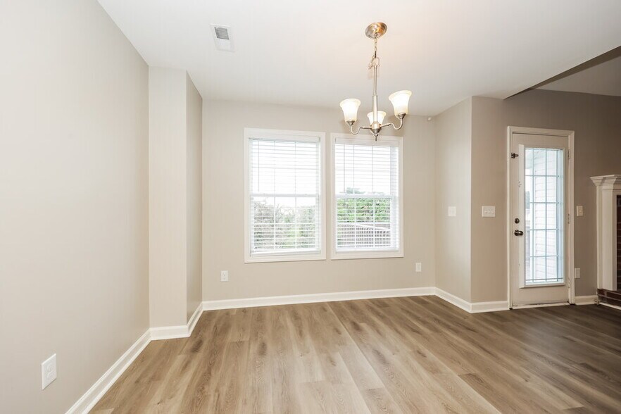 Building Photo - 2945 Hearthside Dr