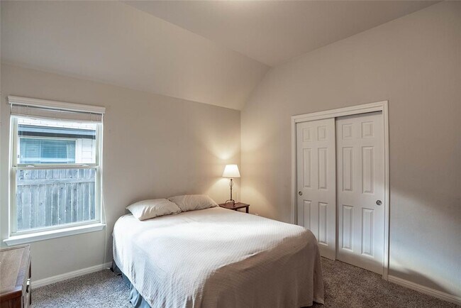 Building Photo - 2009 Garretts Way