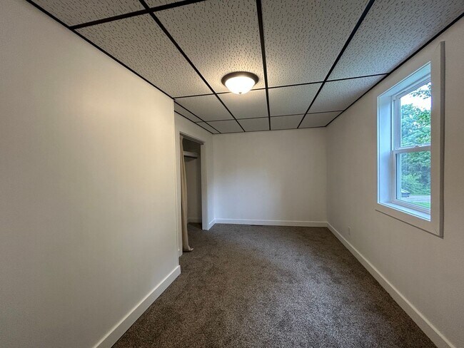 Building Photo - 307 N Sycamore St