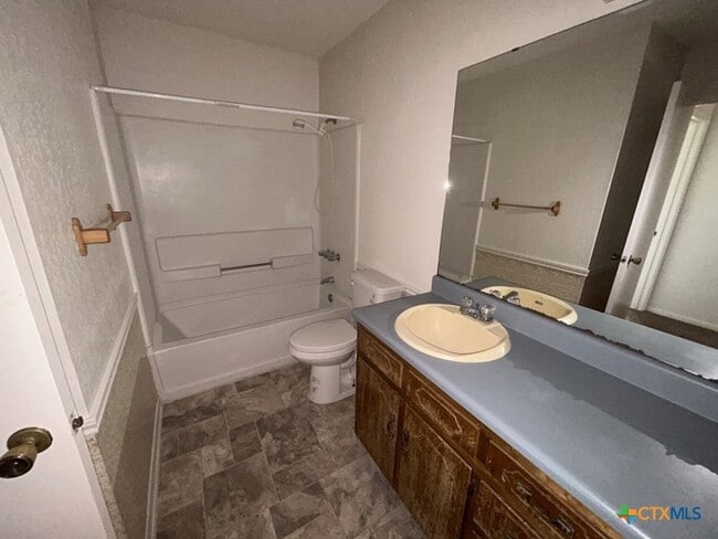 Building Photo - 3502 Plantation Cir