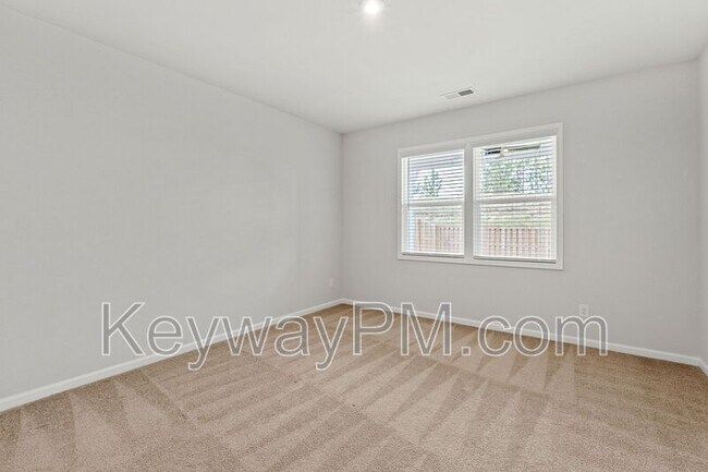 Building Photo - 644 Manitou Cir