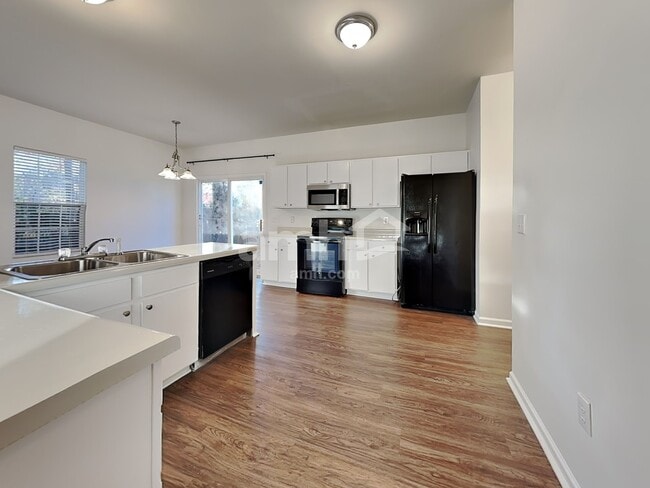 Building Photo - 704 Marjam Ln