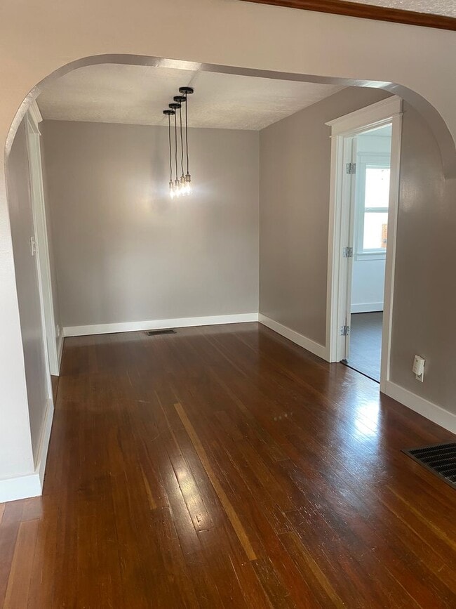 Building Photo - Charming 1926 Vintage 2 Bedroom 1 Bathroom...