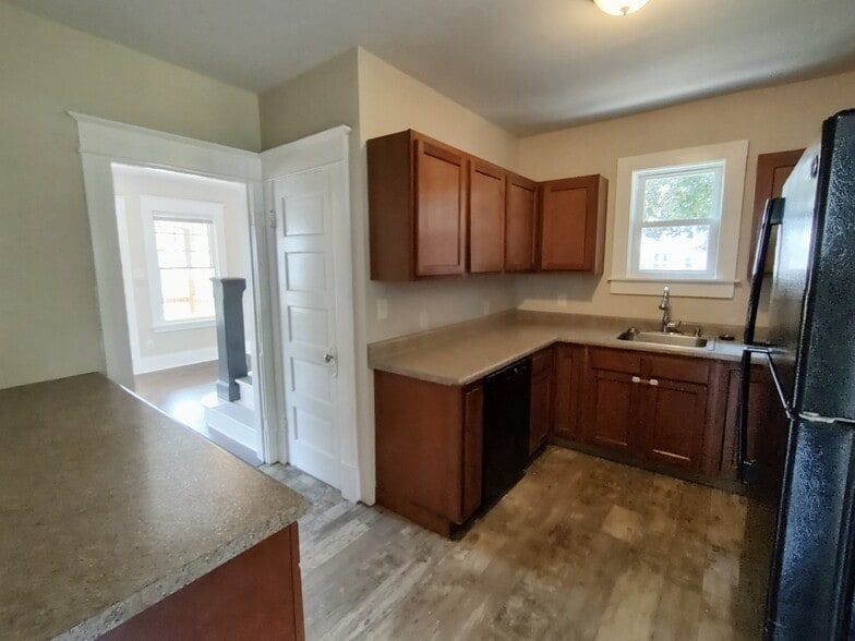 Kitchen - 55 Clayton St