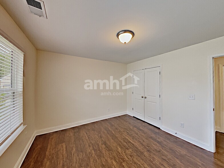 Building Photo - 5825 Winding Lakes Dr