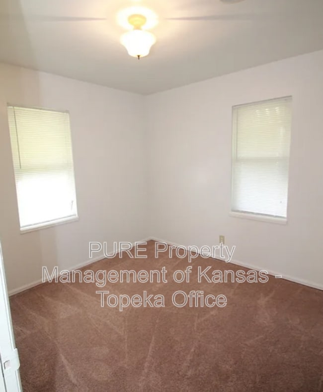 Building Photo - 2300 SW Eveningside Dr