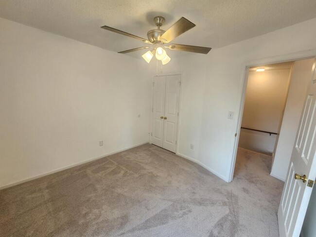 Building Photo - 125 Horse Run Dr