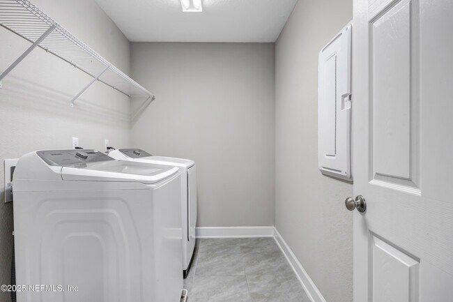 Building Photo - 23 Catesby Ln