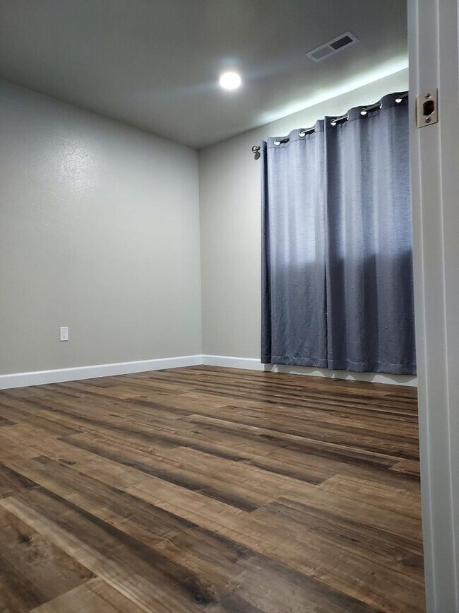 Building Photo - 2 Story Remodeled Single-Family Home in Po...