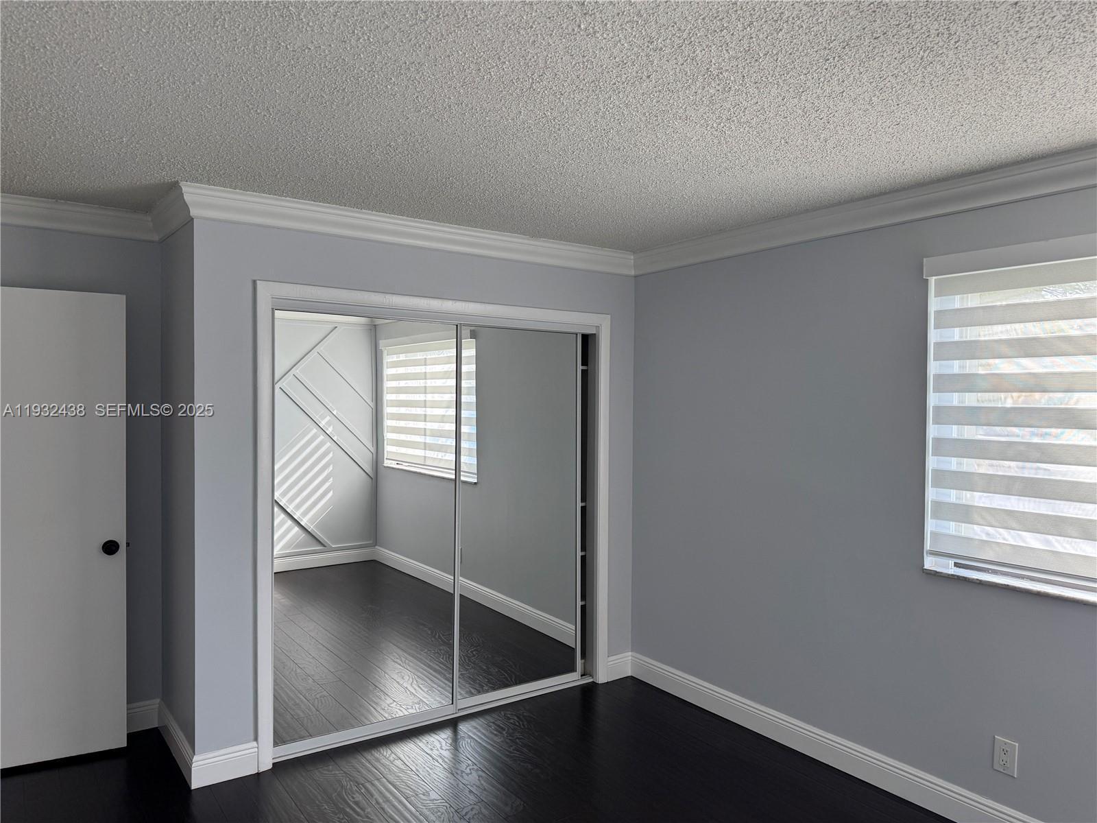 Building Photo - 185 Lakeview Dr