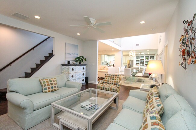 Building Photo - **STUNNING POOL HOME**4BEDS / 4.5BATHS**AQ...