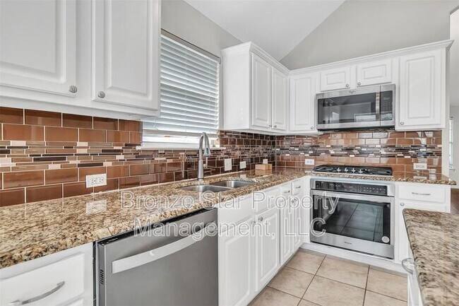 Building Photo - 2827 Rosewood Blvd