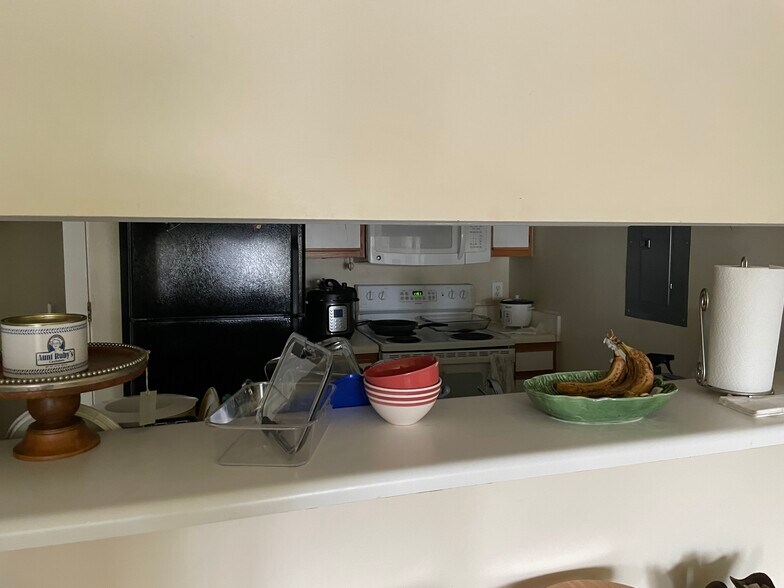 Building Photo - 1410 Collegiate Cir