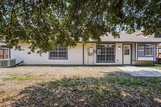 Building Photo - 19010 Dee Woods Dr