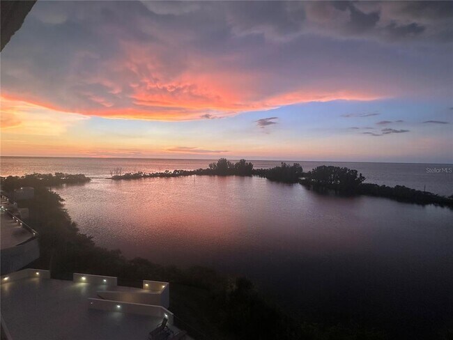 Building Photo - 6009 Sea Ranch Dr