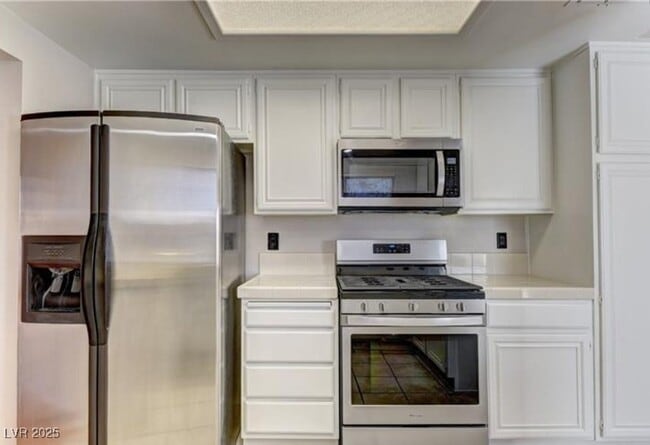 Building Photo - 885 Veranda View Ave