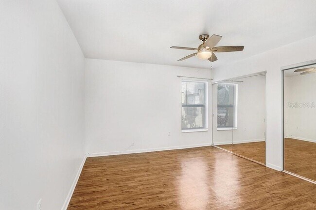 Building Photo - 2302 S Manhattan Ave