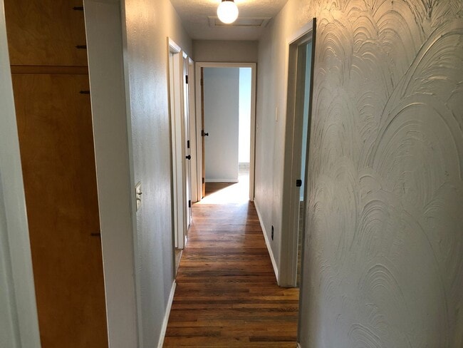 Building Photo - Updated 3 bedroom 1 1/2 bath home with a l...