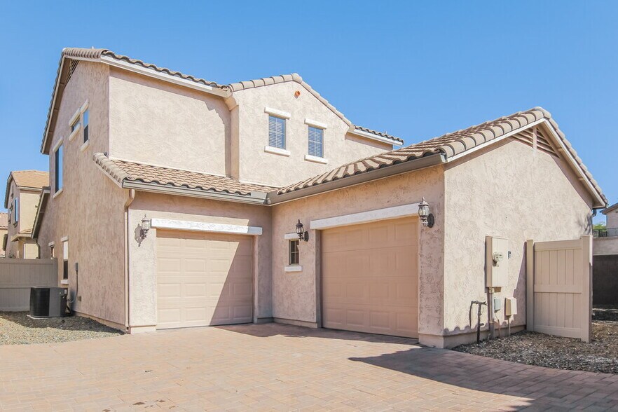 Building Photo - 26681 N Babbling Brook Dr