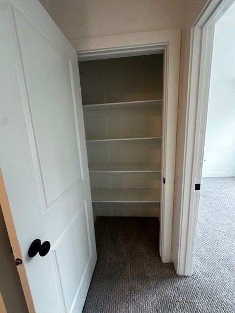 Building Photo - Mapleton 64