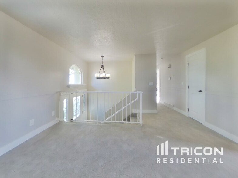 Building Photo - 1370 N 4700 W